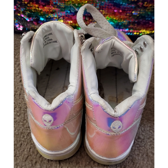 Qozmo Aiire by YRU Size 8 light up LED Glow holographic iridescent shoes - Picture 4 of 9